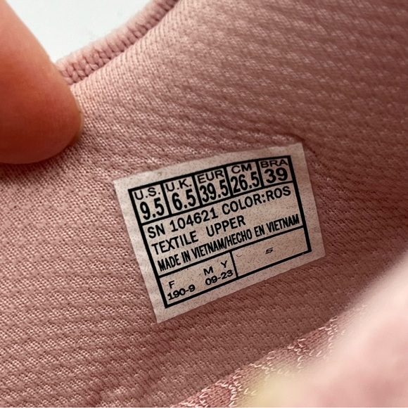 Skechers Womens 9.5 Vapor Foam Move - Aster Sneaker Pink New Air Cooled